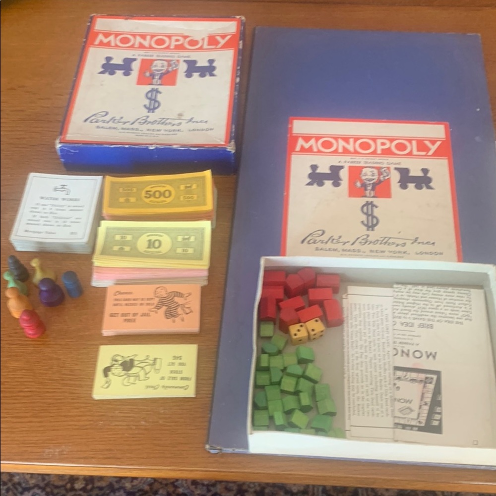 Board Game - 1946 monopoly set- Classic Edition with Multicolor Pieces